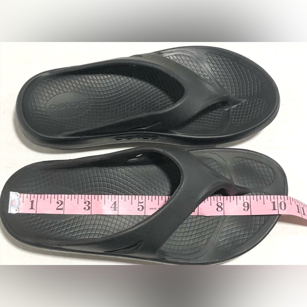 OOFOS Black Women's Foam Thong Sandals - Picture 10 of 11